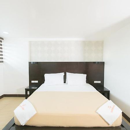 Sun Garden Hotel Tarlac Buitenkant foto