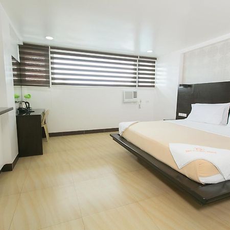 Sun Garden Hotel Tarlac Buitenkant foto