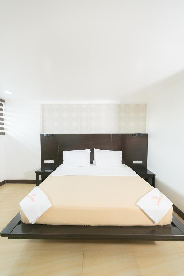 Sun Garden Hotel Tarlac Buitenkant foto